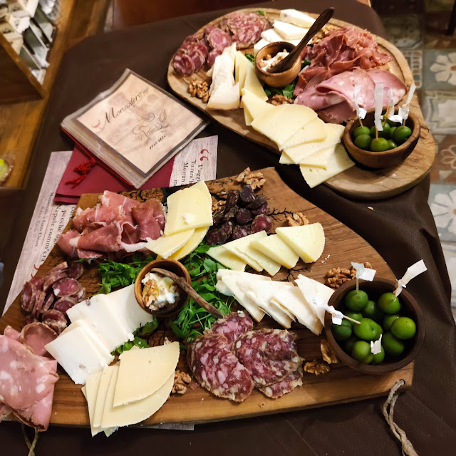 Tagliere Salumi E Formaggi Sezionati
