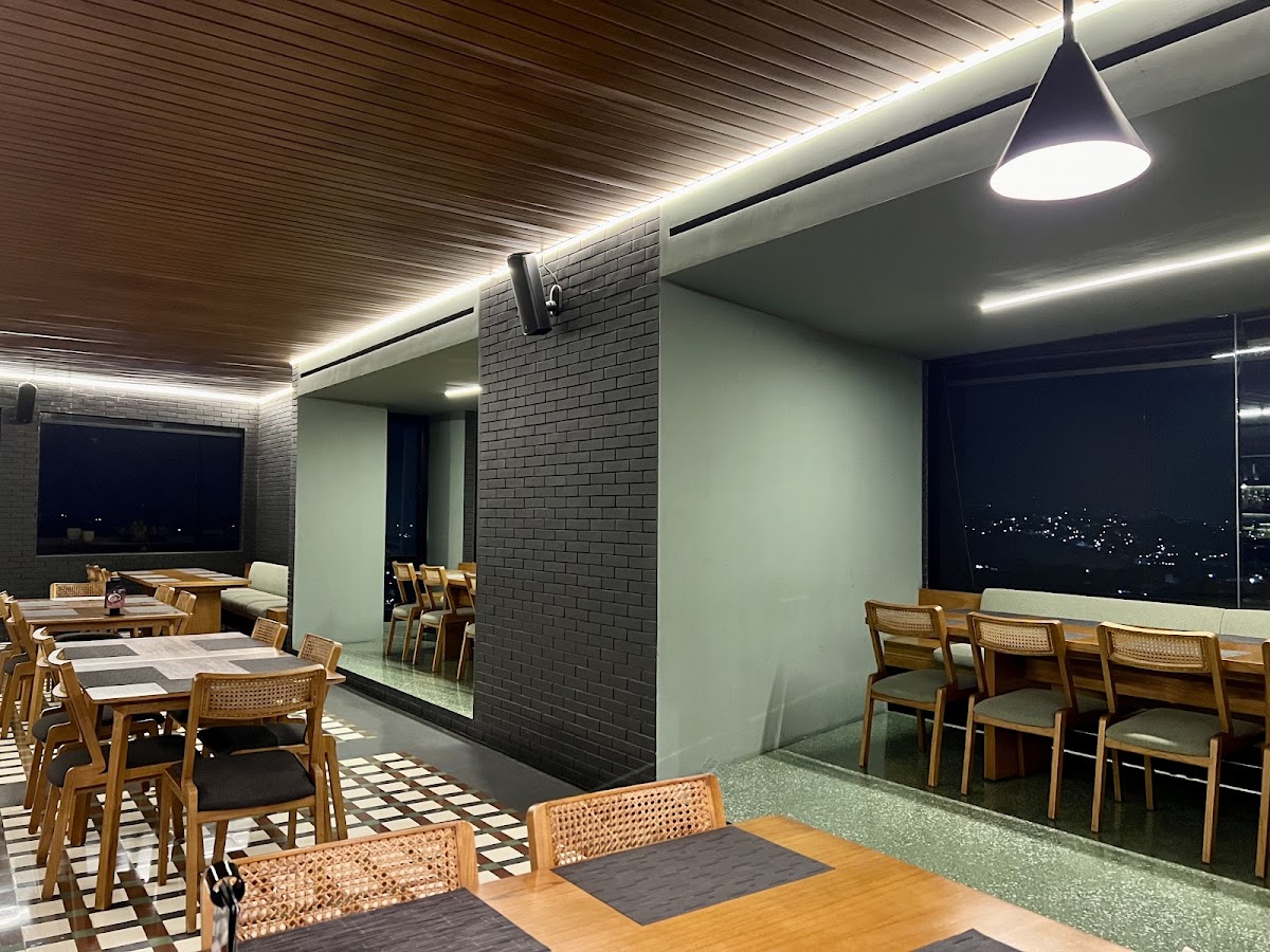 Monti Dining