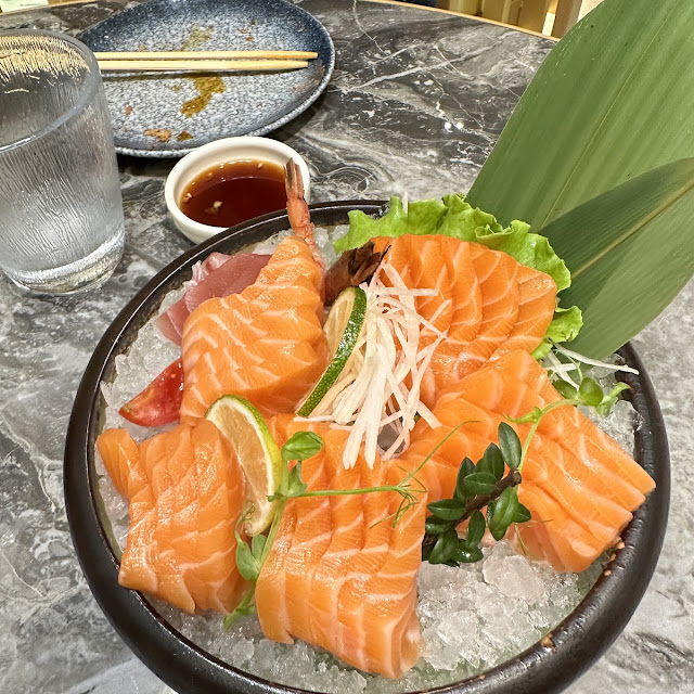 Sashimi Di Salmone E Sashimi Misto