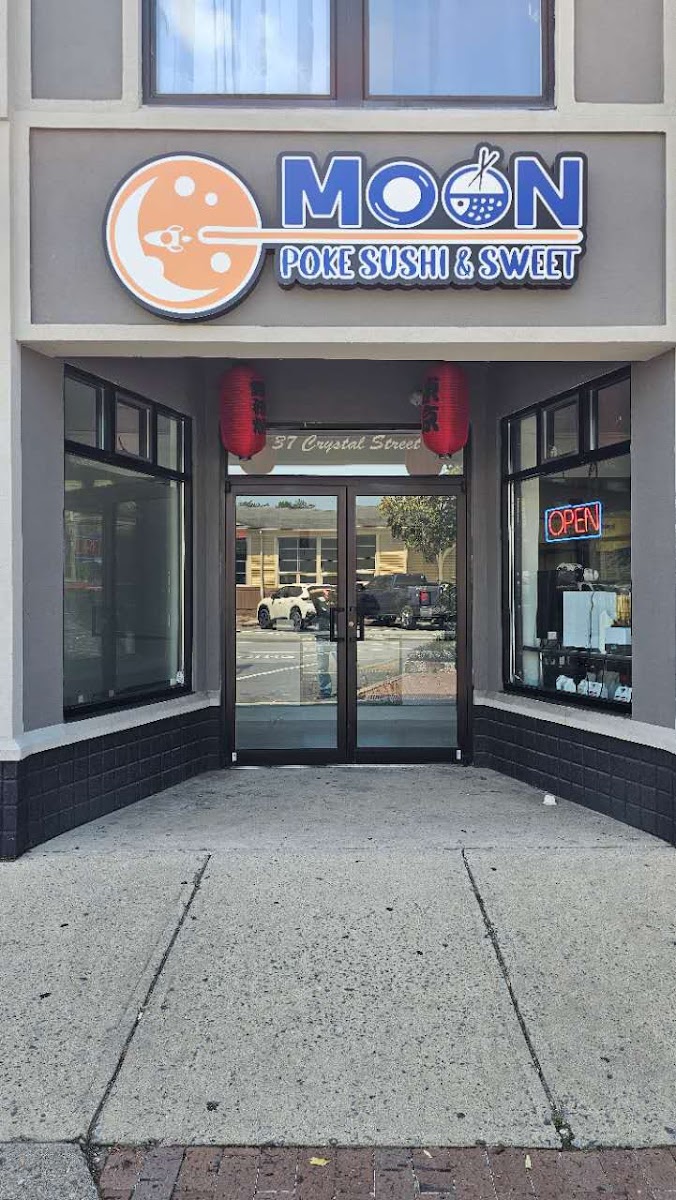 Moon Poke, Sushi & Sweets