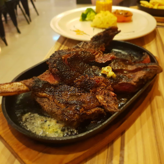 Tomahawk Steak