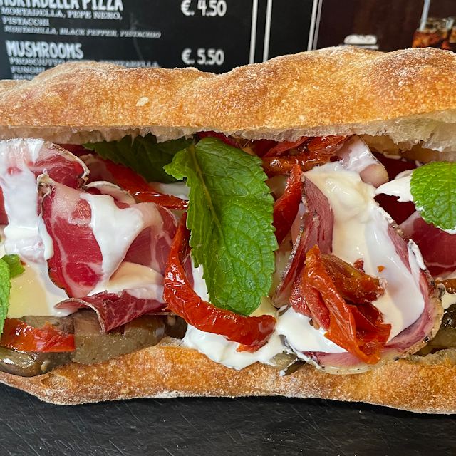 Ciabatta Con Porchetta Di Ariccia