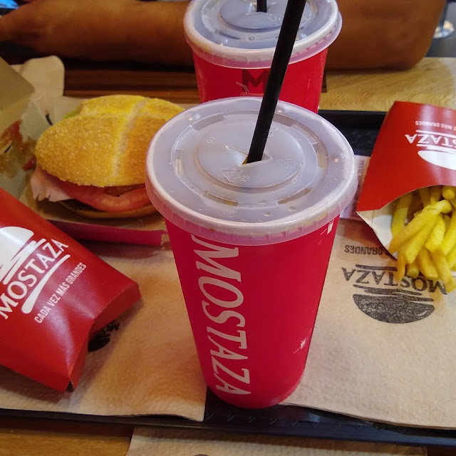 Hamburguesa de Pollo Con Lechuga Y Tomate