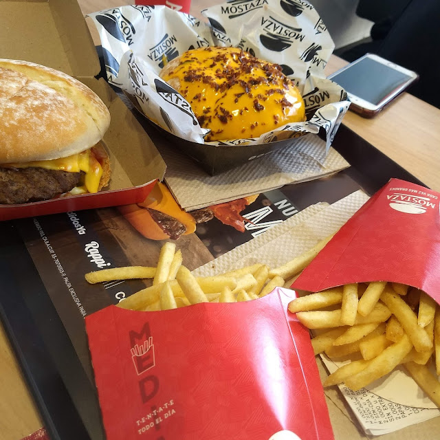Hamburguesa Mega Boom Y Papas Cheddar