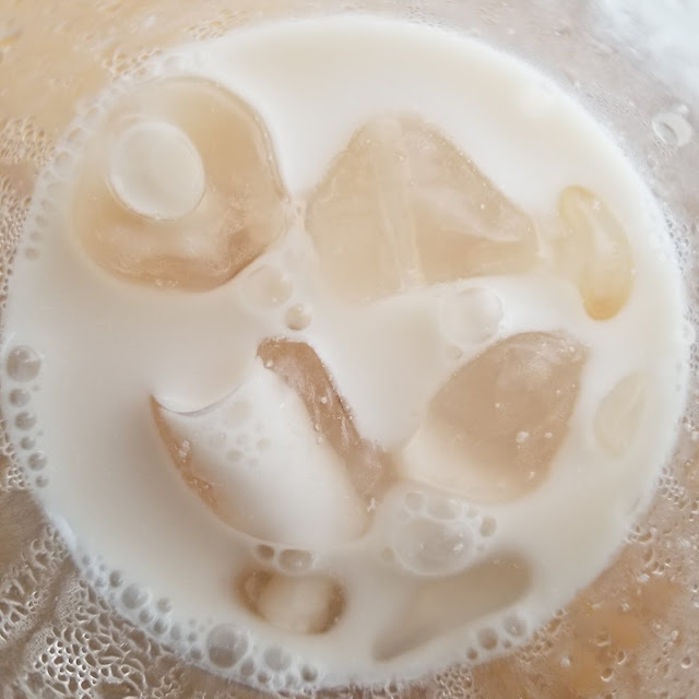 Iced Peach Tea with Cream