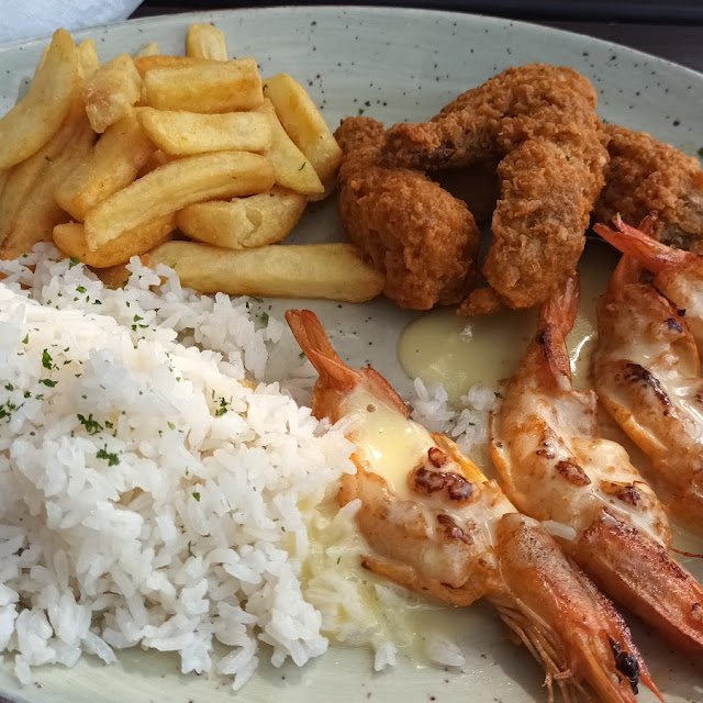Chicken Wings and Prawns