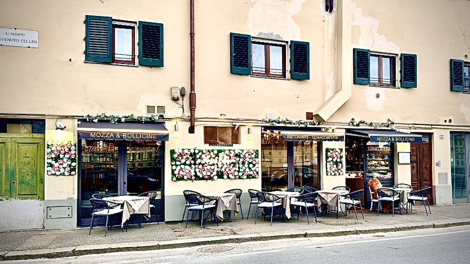Mozza &bollicine wine restaurant