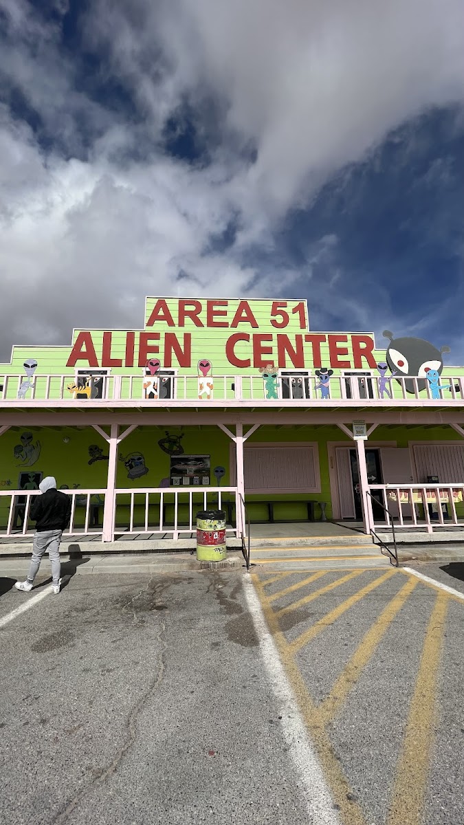 Mr. Alien Sandwiches and frozen yogurt