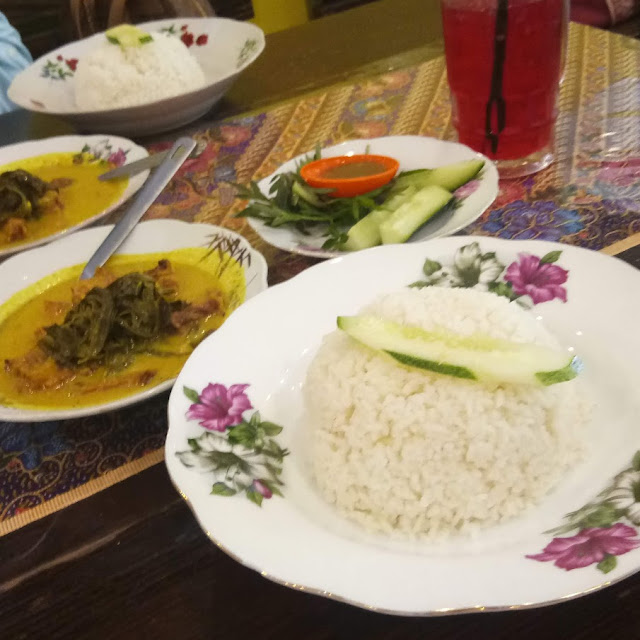 Nasi Putih Daging Salai Masak Lemak