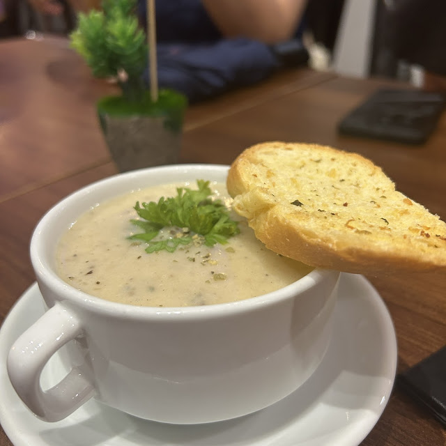 Mushroom Soup with Garlic Bread