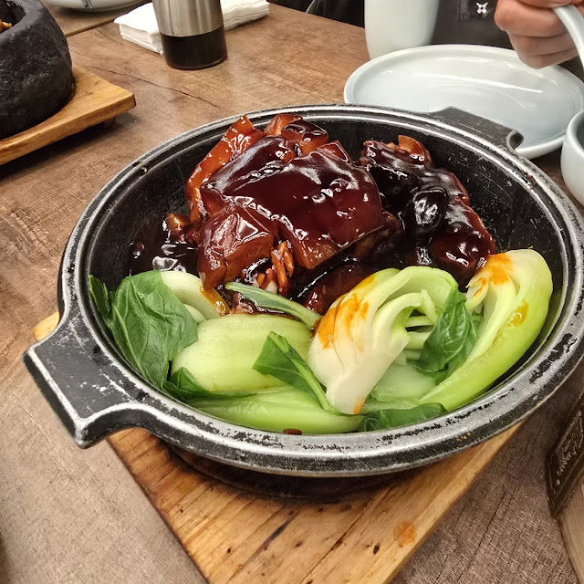 show cooked pork knuckle with australian abalone f01金猪澳洲鲍