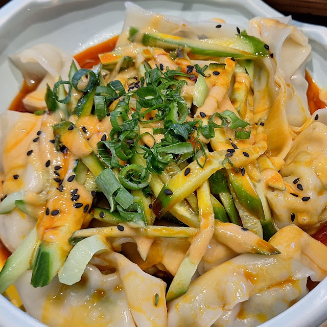 Wontons in Red Chilli Oil Sauce 10 pcs