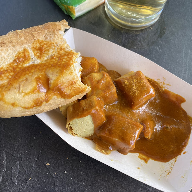 Currywurst Mit Brötchen M