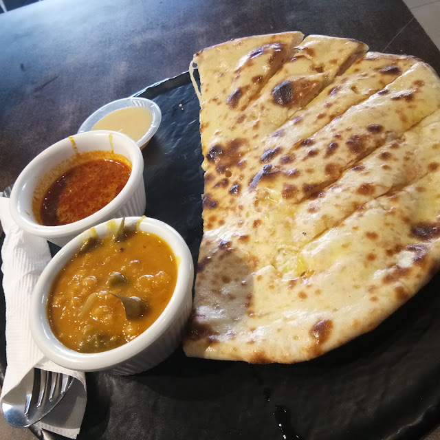 Garlic Cheese Naan