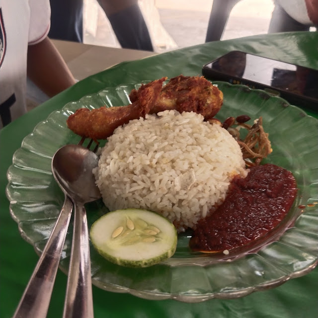 Nasi Lemak Ayam Goreng