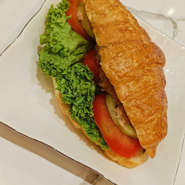 吞拿鱼牛角包