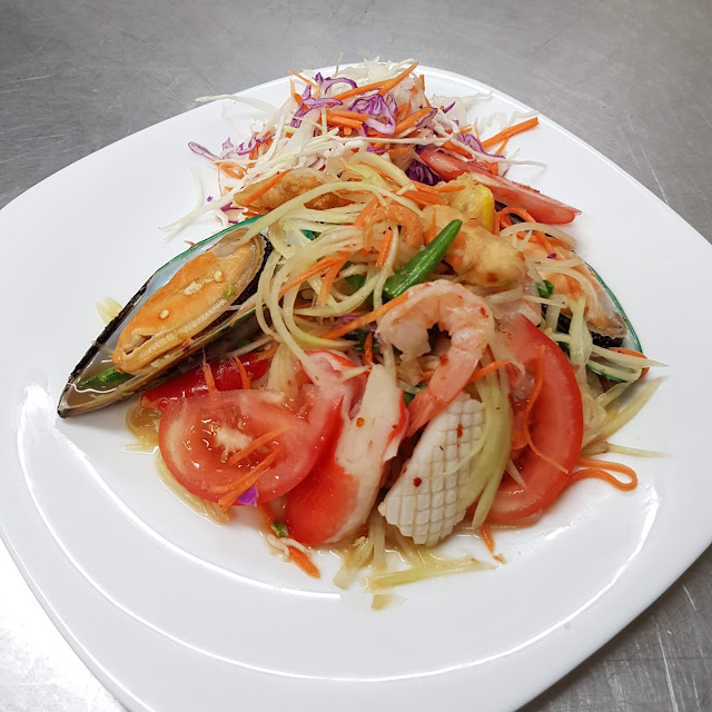 Som Tum Seafood Papaya Salad