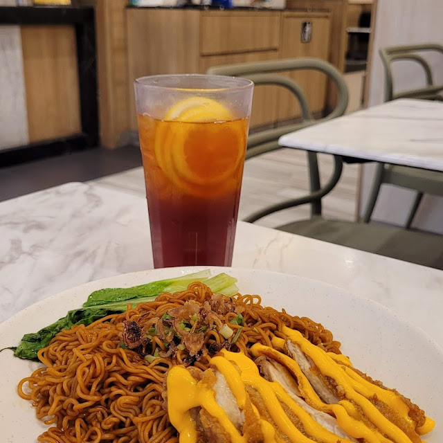 cheesy chicken chop noodle 芝士鸡扒面