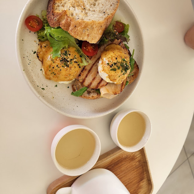 Eggs Benedict