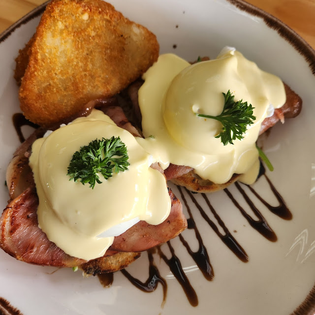 Bacon Eggs Benedict