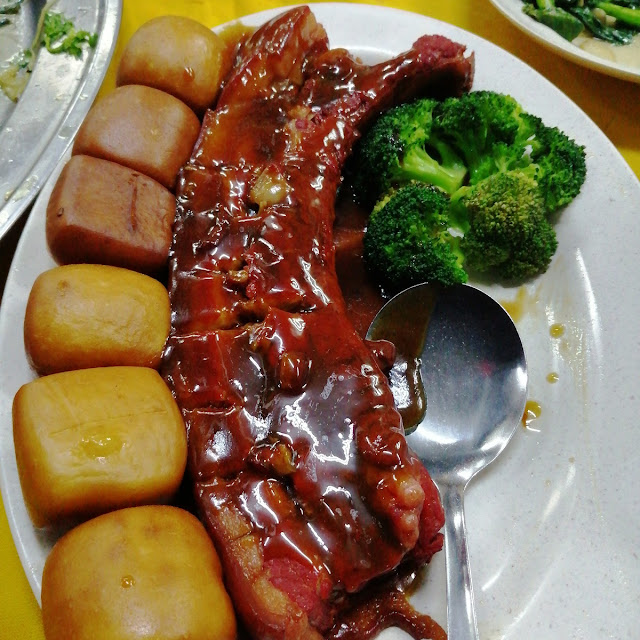 Pork Ribs with Bun