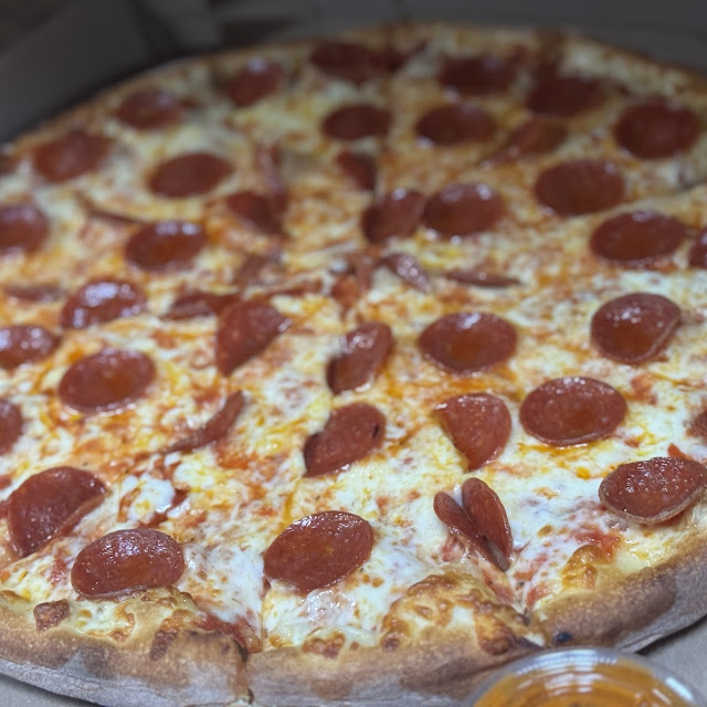 Large Pepperoni Pizza