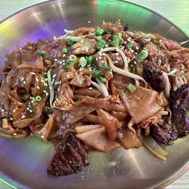 fried kuey teow beef 干炒牛河