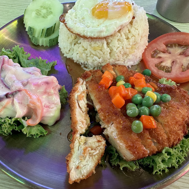black pepper pork chop rice 黑椒炸猪扒饭