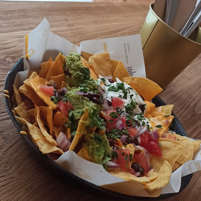 Nachos Con Guacamole Y Quesos