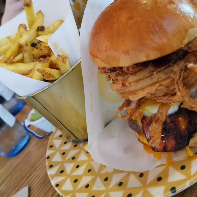 Hamburguesa Ternera Con Patatas Fritas