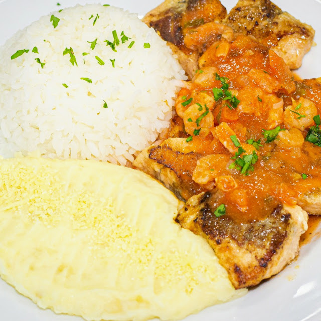 Salmão Grelhado ao Molho de Camarão