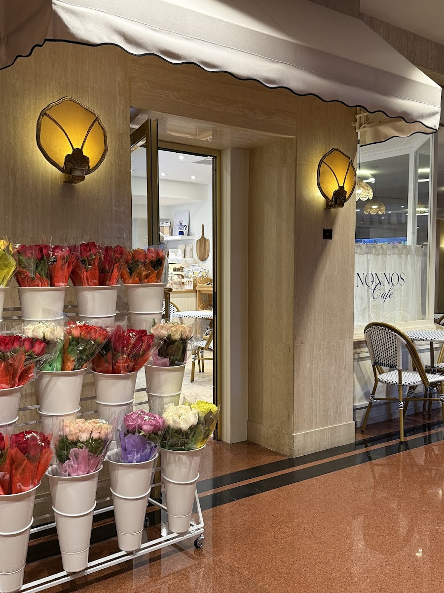 Nonnos Cafe
