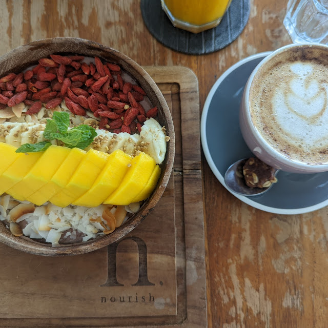 Smoothie Bowl Fill Me Up Protein and Cappuccino