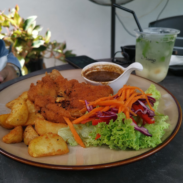 Breaded Chicken with Potato Wedges & Salad