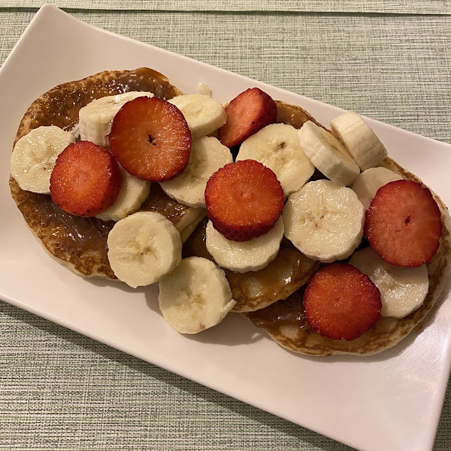 Pancake Con Dolce Di Latte E Frutta