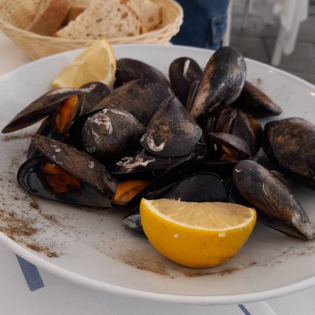 Peppered Mussels