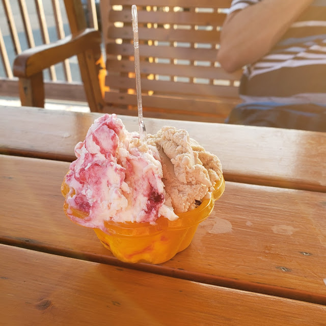 Gelato Cappucino Et Cerises Et Fromage
