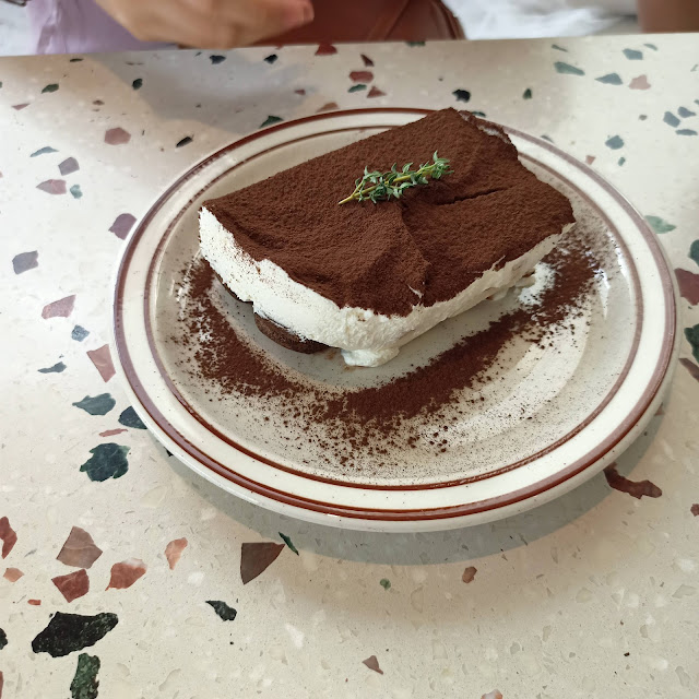 Tiramisu Cake