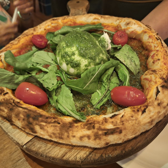 Pizza Burrata Caprese