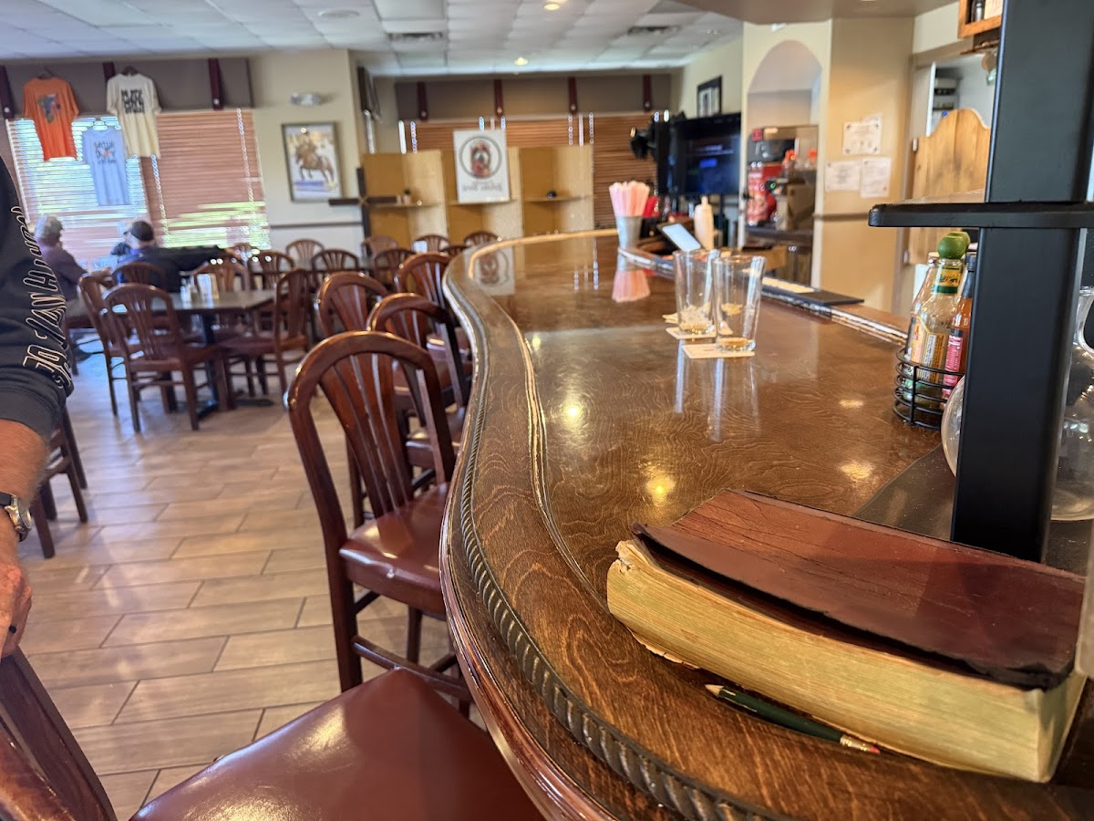 Oliver’s Bar and Grill