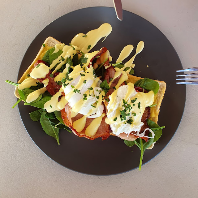 Eggs Benedict