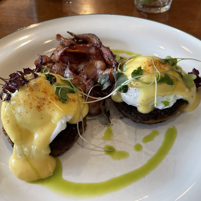 Eggs Benedict with Bacon