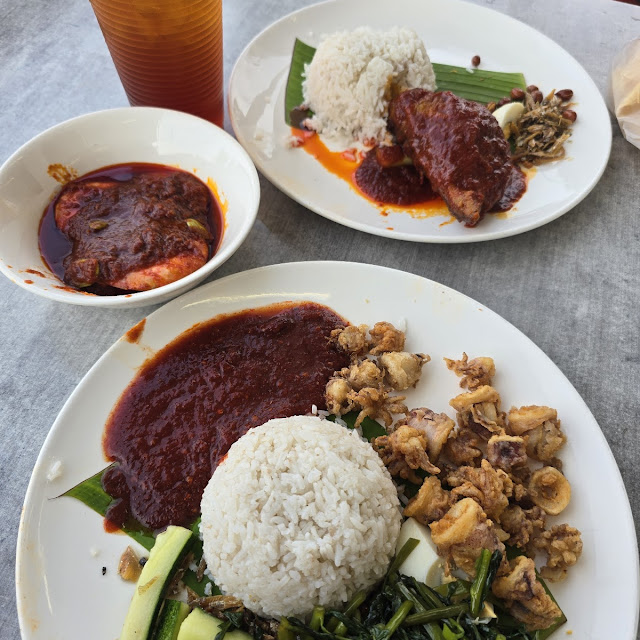 Nasi Lemak Sotong Goreng Tepung