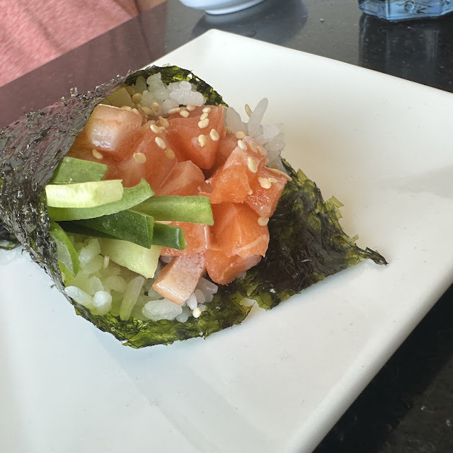 Salmon Hand Roll
