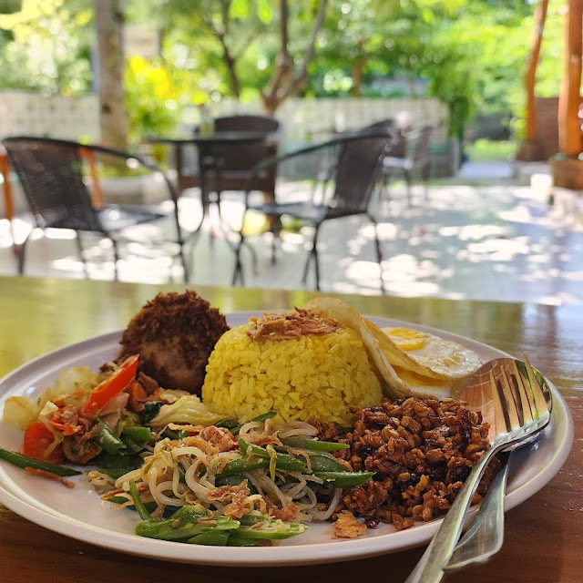 Nasi Kuning Campur