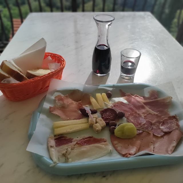Vassoio Con Affettati E Formaggi