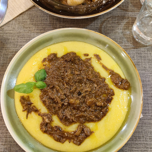 Pastisada Con Polenta