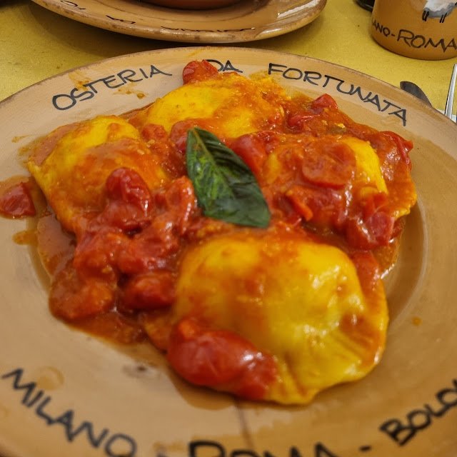 Ravioli all'uovo Pomodoro Fresco E Basilico