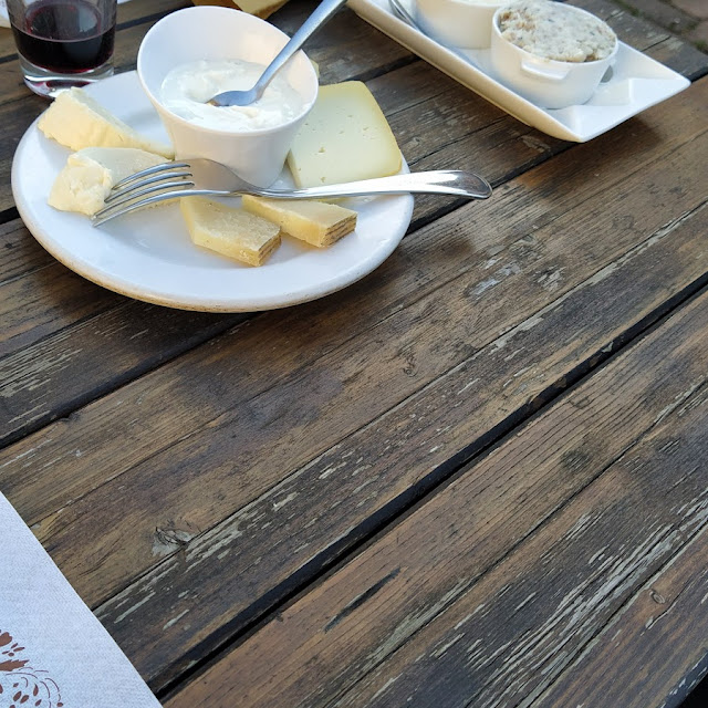 Salumi Vari Gnocco Fritto Tigelle Formaggi Pesto Modenese Sottaceti