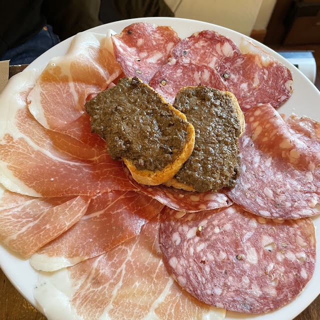 Tagliere Misto Con Crostini